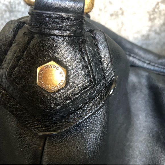 Marc Jacobs Elegant Black large purse with Gold hardware - Picture 5 of 14